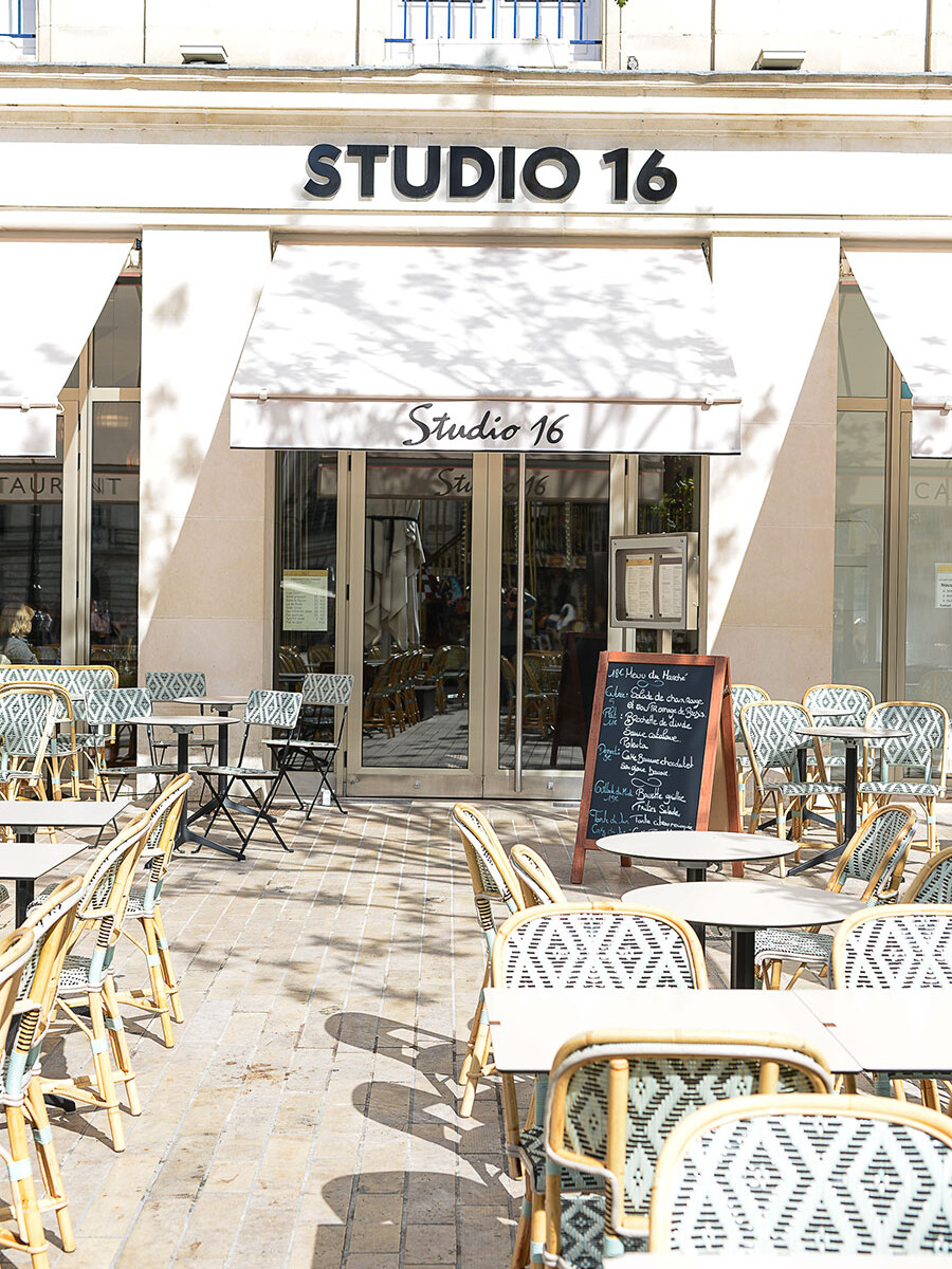 Extérieure et terrasse du Studio 16 à Orléans. Premier projet de décoration du Studio Emma Roux