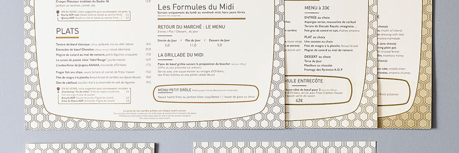 Extérieur et identité visuelle du Studio 16 à Orléans. Identité visuelle et graphisme réalisé par le Studio Emma Roux