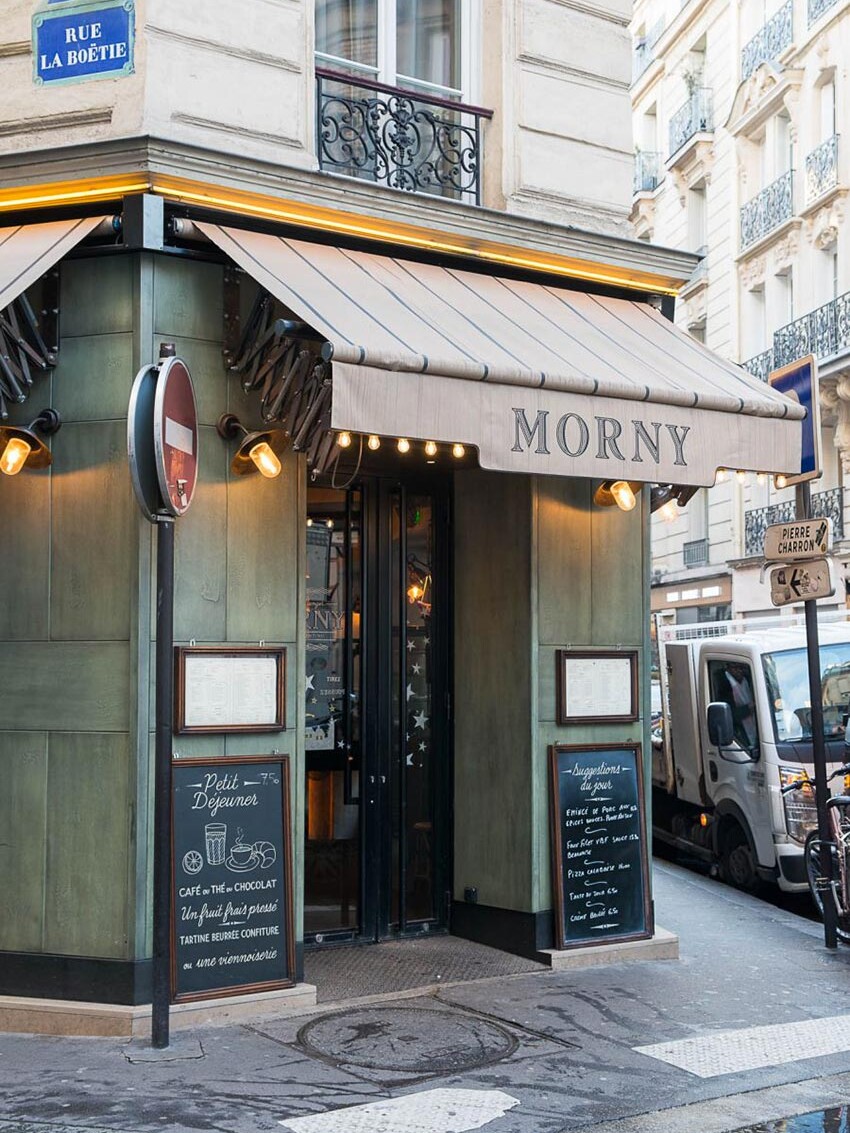 Devanture du restaurant Le Morny à Paris. Décoration par le Studio Emma Roux