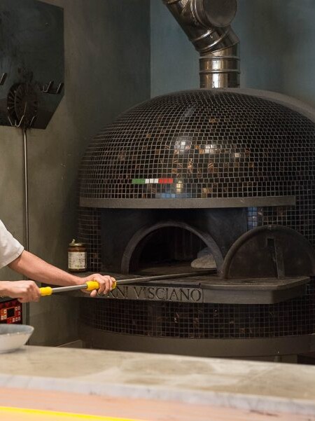 Intérieur de la pizzeria Simonetta de Paris. Décoration par le Studio Emma Roux