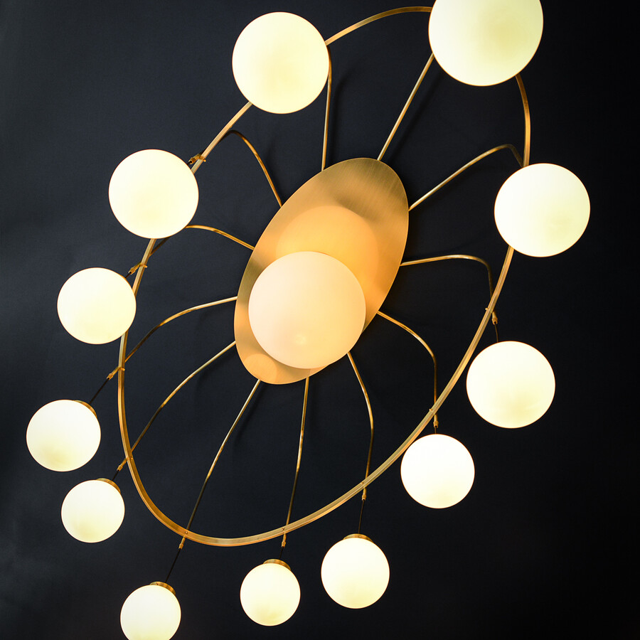 La décoration du restaurant Le Sancerre de Paris dans le quartier de Montmartre, a été réalisée par le Studio Emma Roux. Luminaires, terrasse, mobilier, identité visuelle.