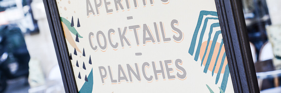 Le Studio Emma Roux a décoré et créé l'identité visuelle de la Brasserie Le Saint Séverin de Paris. Cartes, Logo et Menu.
