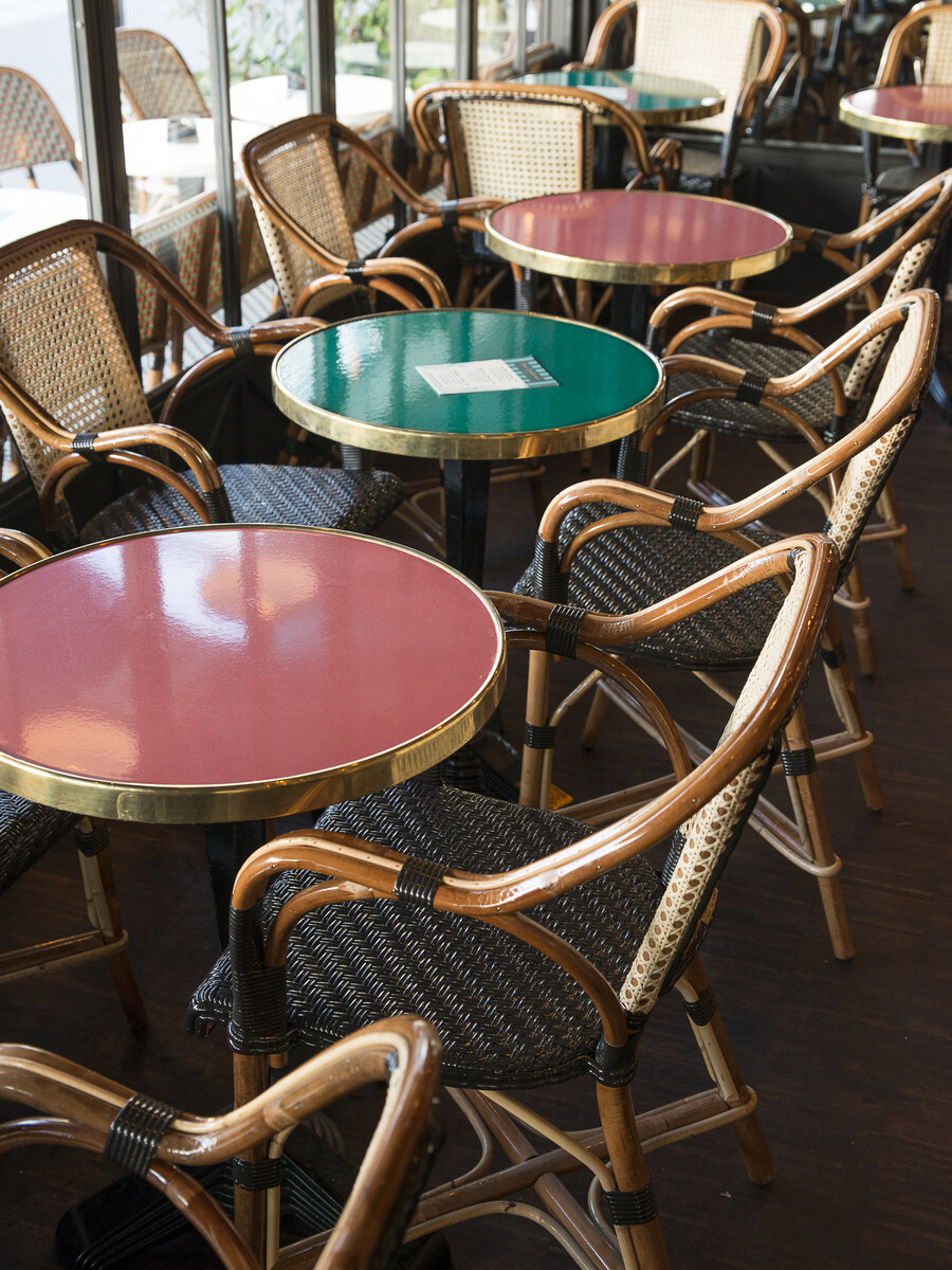 intérieur du restaurant Aux Cadrans du PLM décoration par le Studio Emma Roux, relooking et charte graphique
