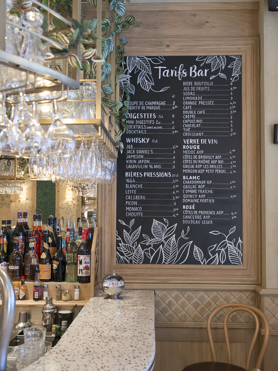 intérieur du restaurant Aux Cadrans du PLM décoration par le Studio Emma Roux, relooking et charte graphique