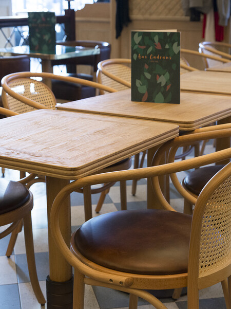 intérieur du restaurant Aux Cadrans du PLM décoration par le Studio Emma Roux, relooking et charte graphique