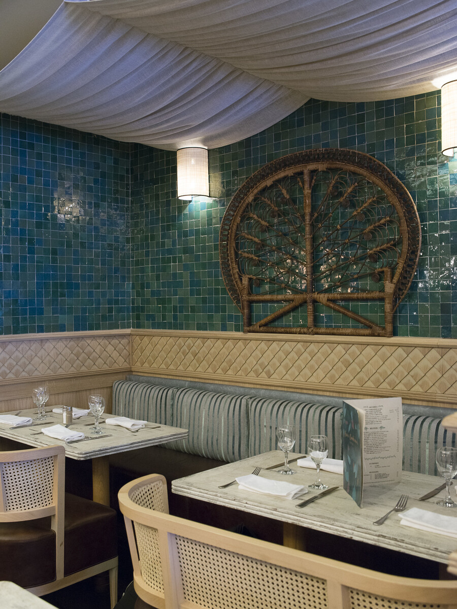 intérieur du restaurant Aux Cadrans du PLM décoration par le Studio Emma Roux, relooking et charte graphique