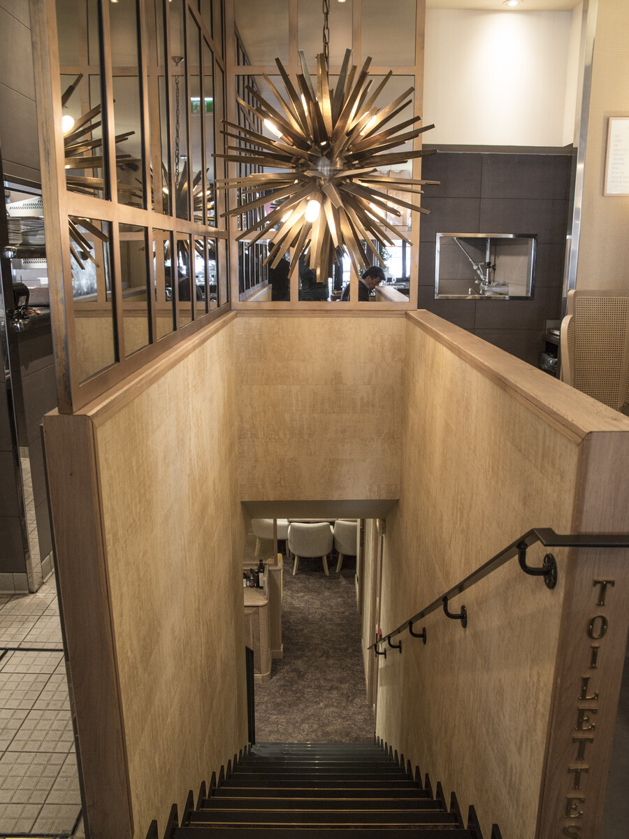 Le Studio Emma Roux a élaboré la décoration du restaurant Le Murillo de Paris.