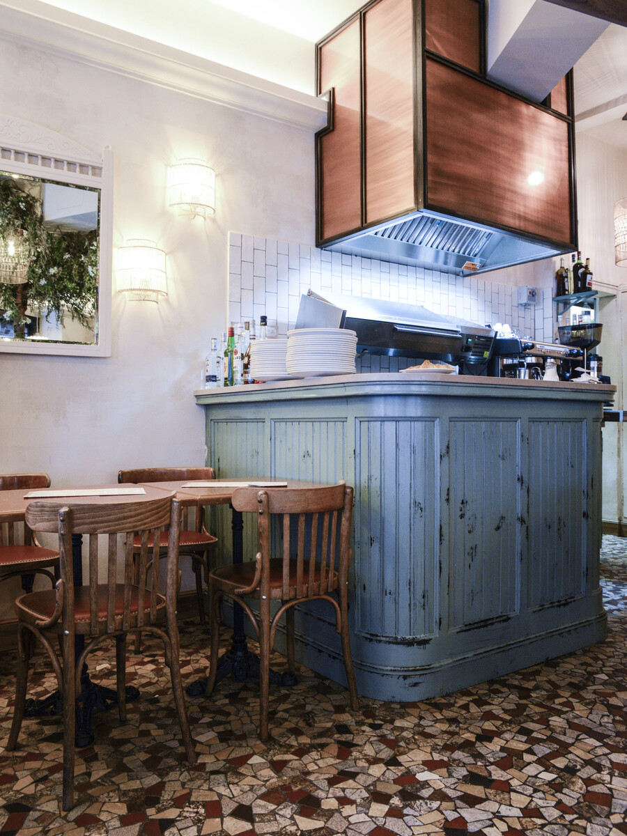 La décoration du restaurant L'arbre à Cannelle a été réalisée par Le Studio Emma Roux, agence de décoration à Paris.