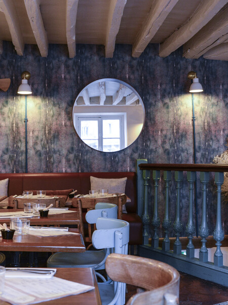 La décoration du restaurant L'arbre à Cannelle a été réalisée par Le Studio Emma Roux, agence de décoration à Paris. Mobilier sur mesure, peinture, menuiserie.
