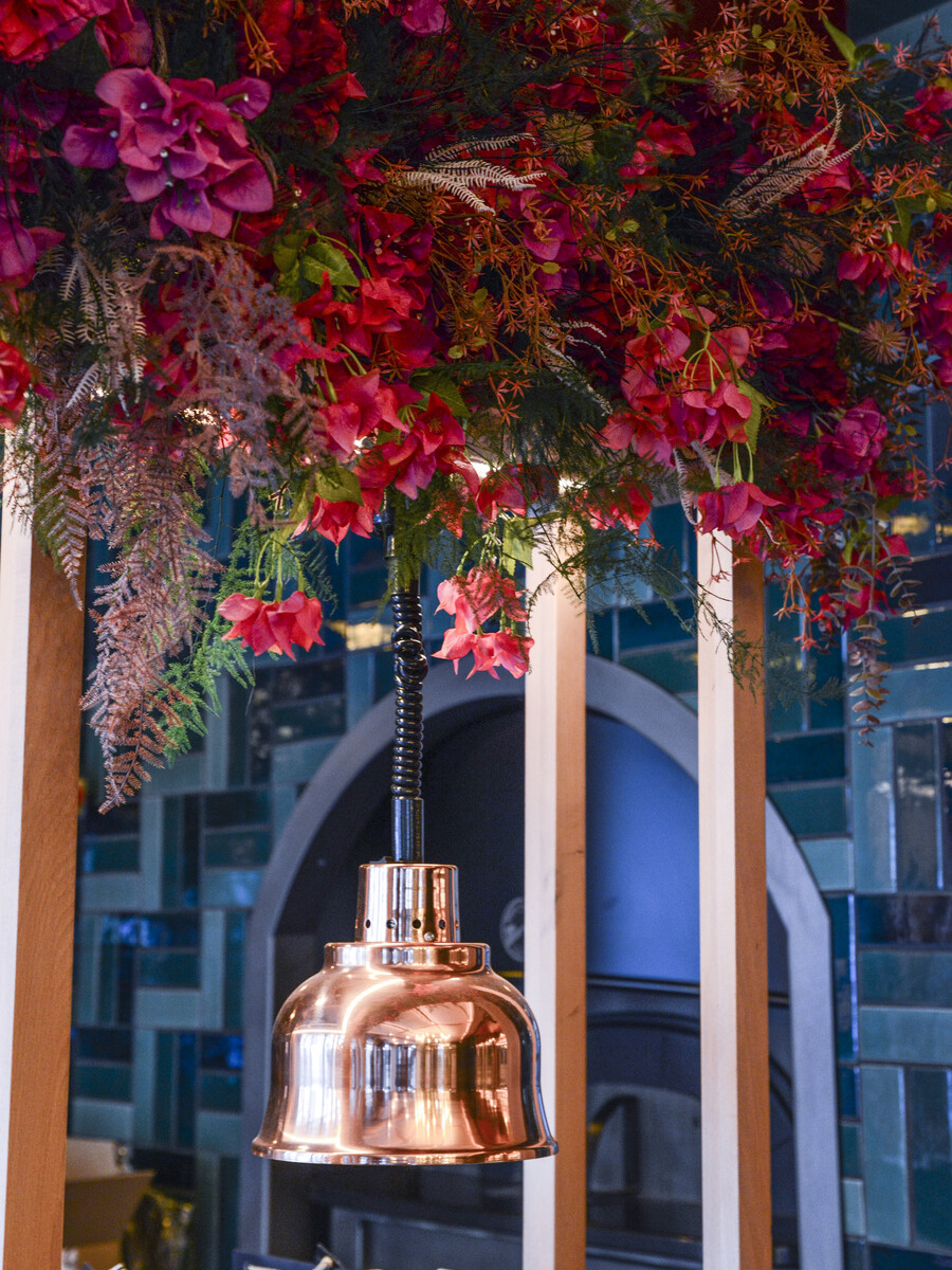 Le Studio Emma Roux en collaboration avec Arkesen a réalisé les travaux et la décoration de la pizzeria Isola Bella à Reuil Malmaison. Suspension