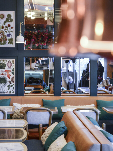 Le Studio Emma Roux en collaboration avec Arkesen a réalisé les travaux et la décoration de la pizzeria Isola Bella à Reuil Malmaison.