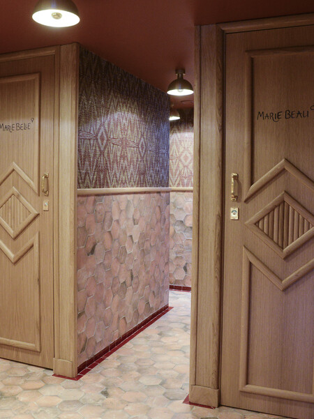 Le Studio Emma Roux en collaboration avec Christopher Matignon, a fait la décoration de Marie Belle, Boulevard de Bonnes Nouvelles à Paris. Menuiserie