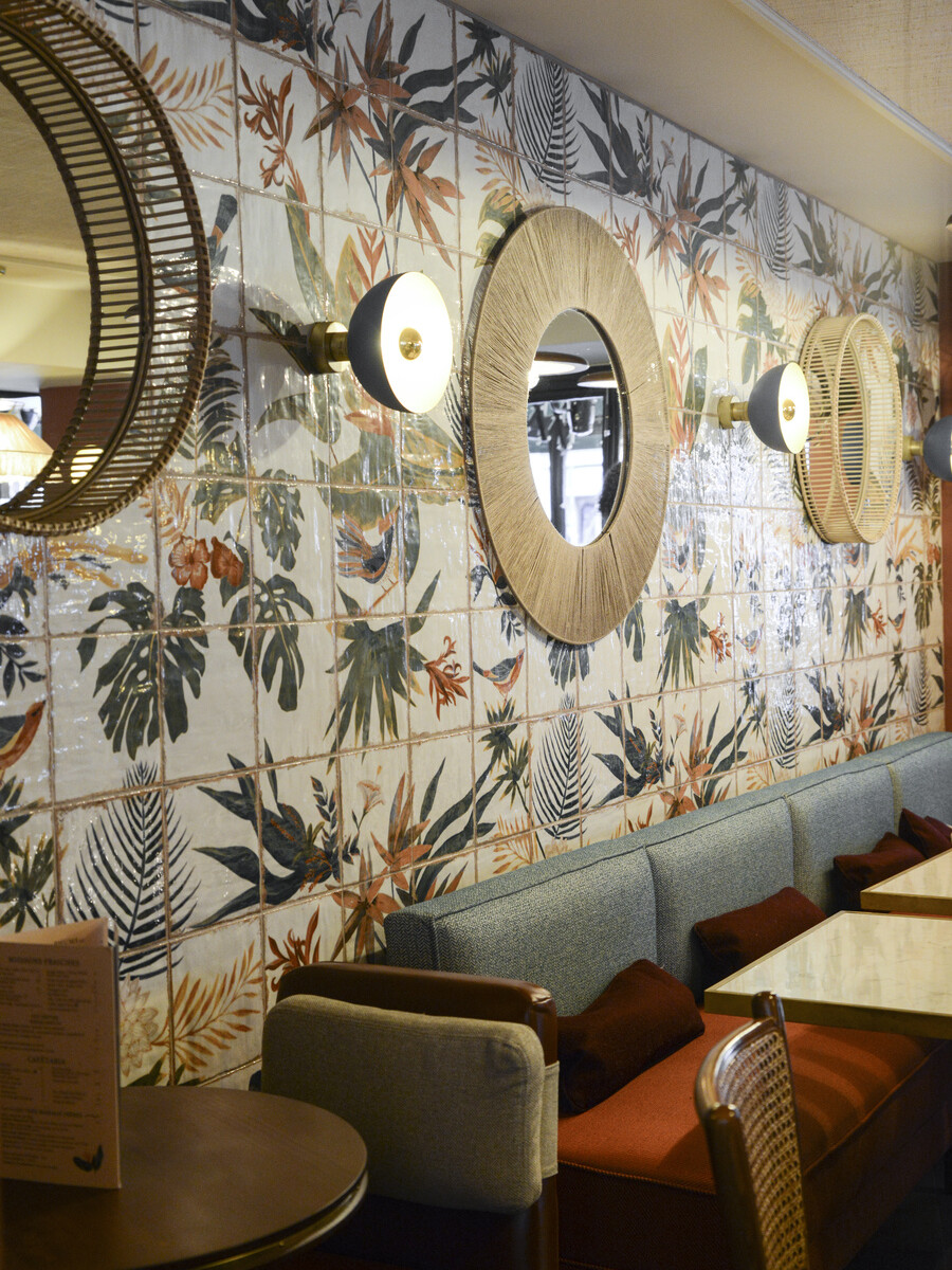 Le Studio Emma Roux en collaboration avec Christopher Matignon, a fait la décoration de Marie Belle, Boulevard de Bonnes Nouvelles à Paris. Fresques