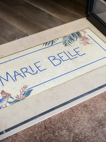 Le Studio Emma Roux en collaboration avec Christopher Matignon, a fait la décoration de Marie Belle, Boulevard de Bonnes Nouvelles à Paris. Mosaique