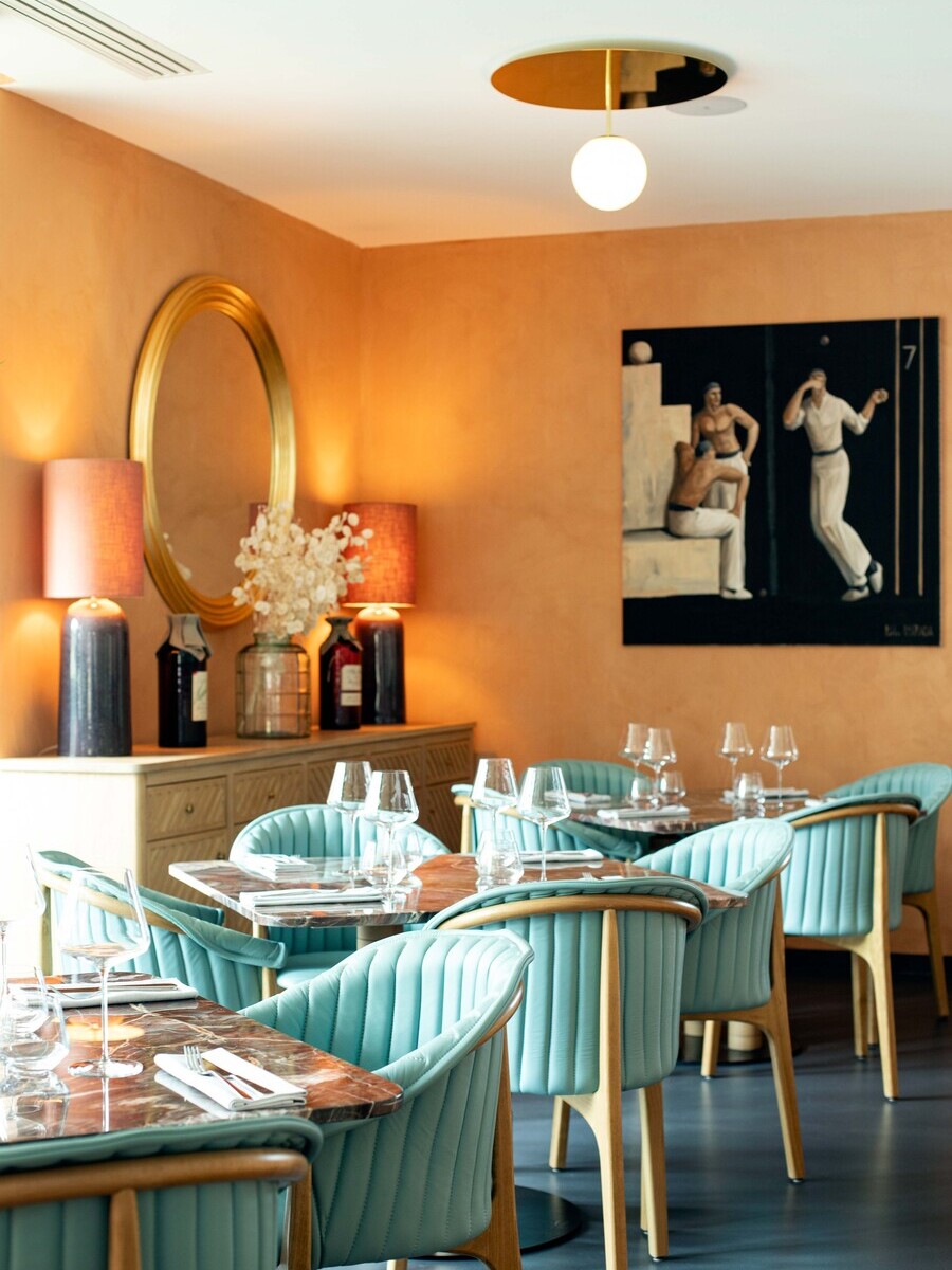STUDIO-EMMA-ROUX-DECORATION-INTERIEUR-ARCHITECTE-SUSPENSION-LUMINAIRE-MOBILIER-CHAISE-TABLE-BANQUETTE