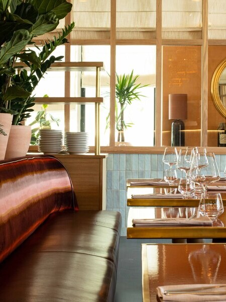 STUDIO-EMMA-ROUX-DECORATION-INTERIEUR-ARCHITECTE-SUSPENSION-LUMINAIRE-MOBILIER-CHAISE-TABLE-BANQUETTE