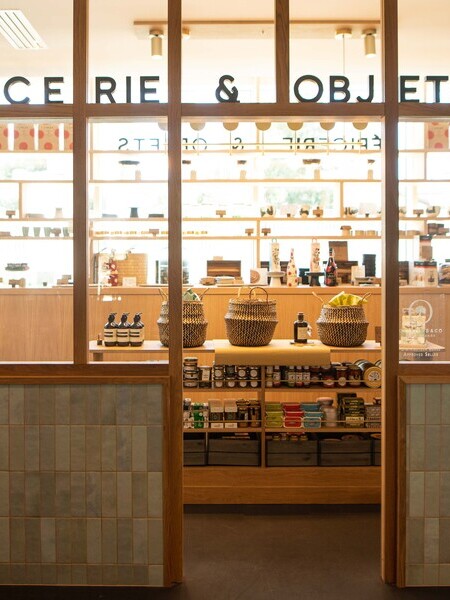STUDIO-EMMA-ROUX-DECORATION-INTERIEUR-ARCHITECTE-SUSPENSION-LUMINAIRE-EPICERIE