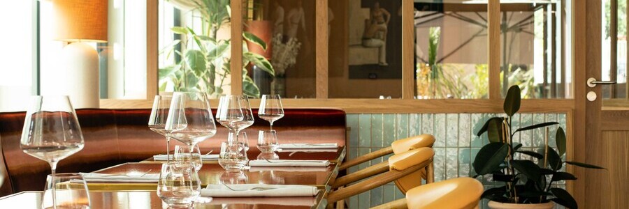 STUDIO-EMMA-ROUX-DECORATION-INTERIEUR-ARCHITECTE-SUSPENSION-LUMINAIRE-MOBILIER-CHAISE-TABLE-BANQUETTE