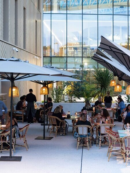 STUDIO-EMMA-ROUX-DECORATION-INTERIEUR-ARCHITECTE-SUSPENSION-LUMINAIRE-MOBILIER-EXTERIEUR-PERGOLA