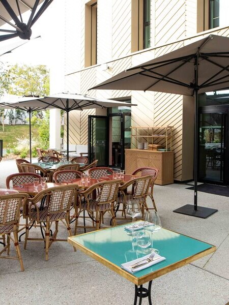 STUDIO-EMMA-ROUX-DECORATION-INTERIEUR-ARCHITECTE-SUSPENSION-LUMINAIRE-MOBILIER-CHAISE-TABLE-BANQUETTE