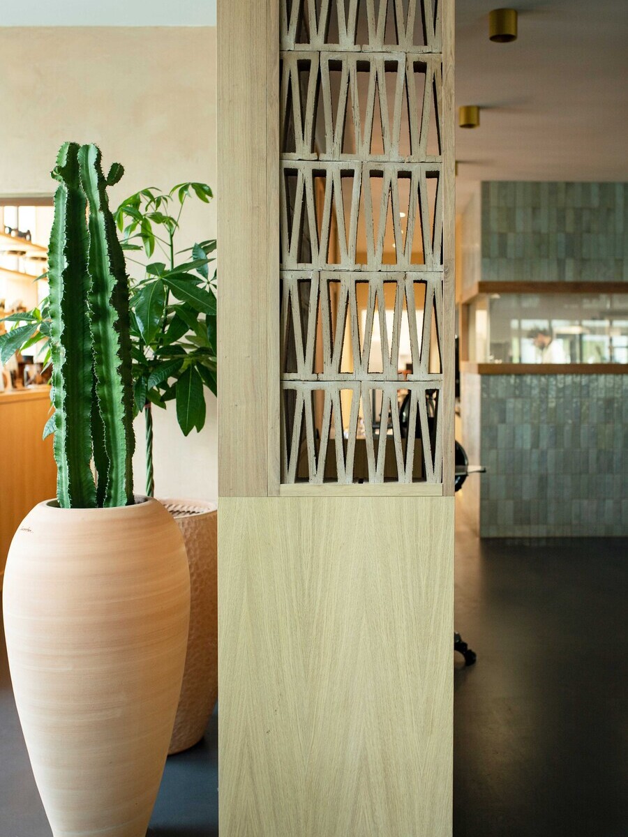 STUDIO-EMMA-ROUX-DECORATION-INTERIEUR-ARCHITECTE-SUSPENSION-LUMINAIRE-MOBILIER-CHAISE-TABLE-BANQUETTE